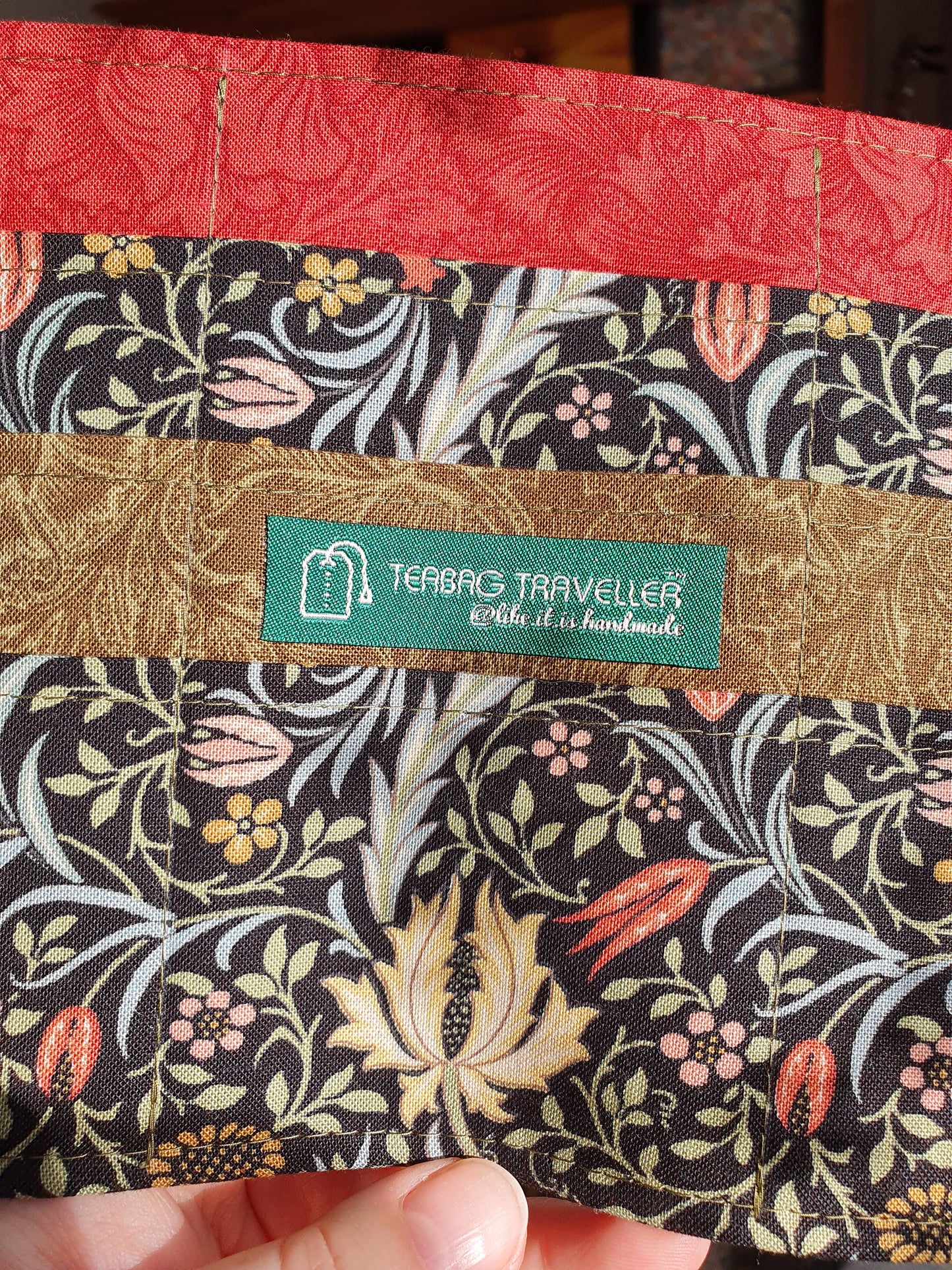 Teabag Traveller - William Morris, ebony poppyseadhead