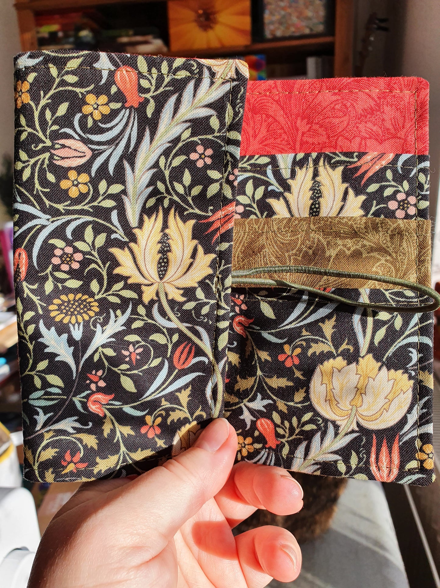 Teabag Traveller - William Morris, ebony, poppy globe